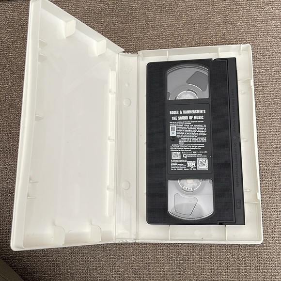 5/$25 The Sound of Music VHS Movie Rodger’s & Hammersteins Julie Andrews 1965 - Picture 3 of 4